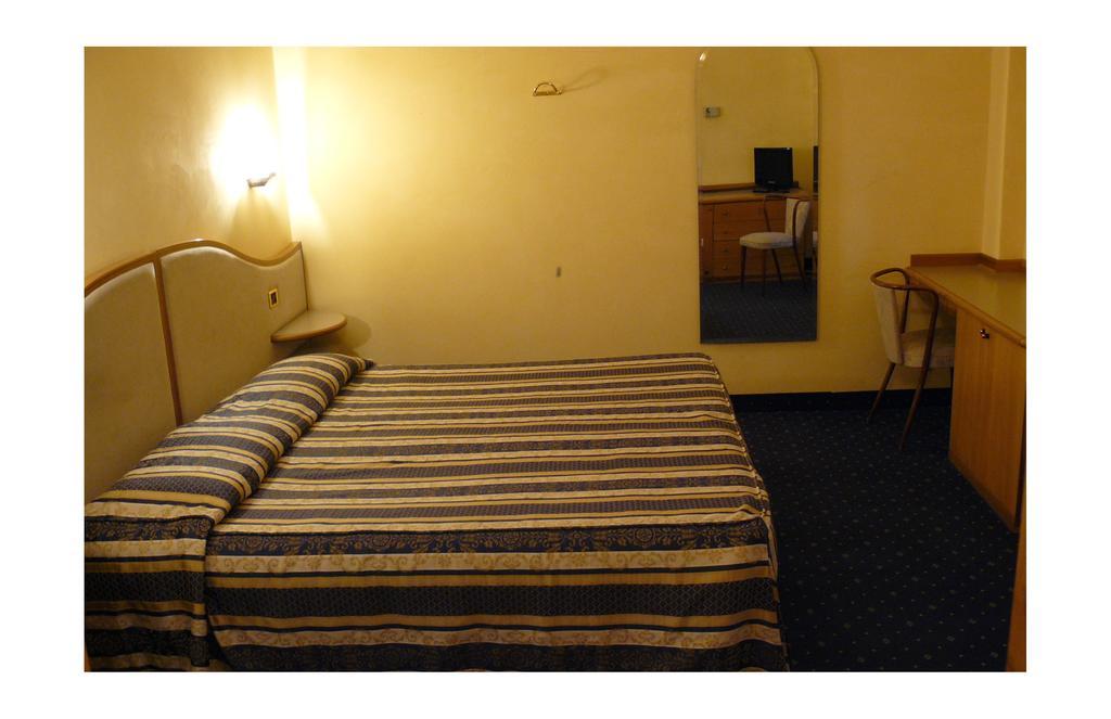 Albergo Milano Boario Terme الغرفة الصورة