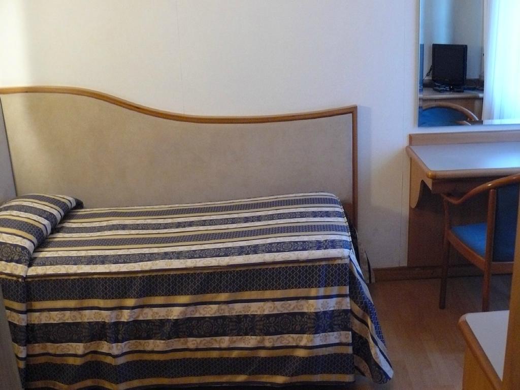 Albergo Milano Boario Terme الغرفة الصورة